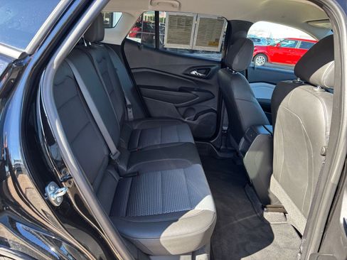 Used 2025 Chevrolet Trax LT image 24