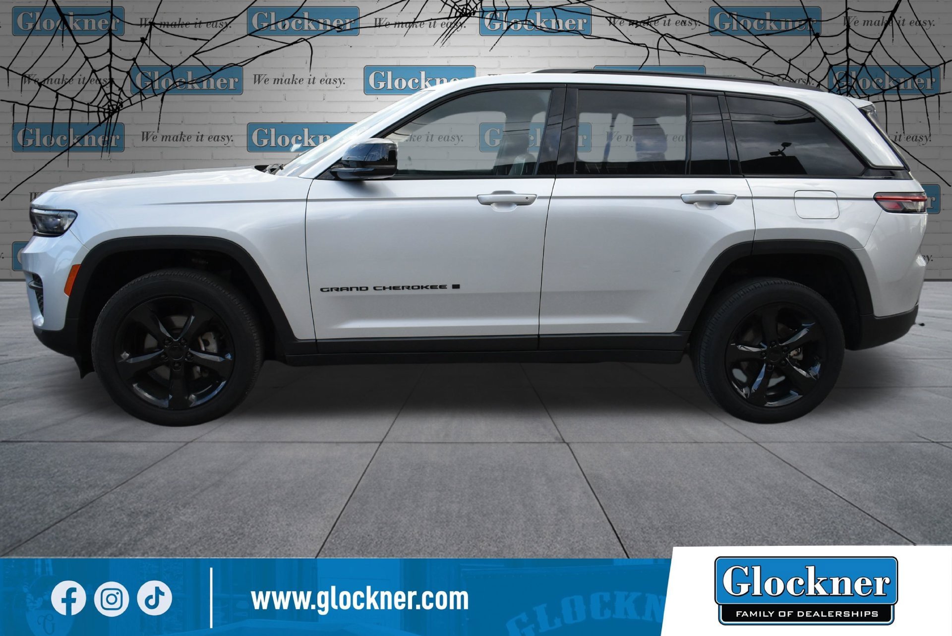 Used 2023 Jeep Grand Cherokee Altitude AWD/4WD image 9