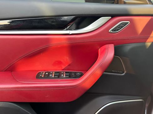 Used 2017 Maserati Levante w/ Sport Package image 14