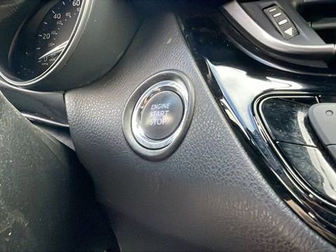 Used 2020 Toyota C-HR XLE image 22
