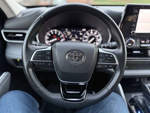 Used 2021 Toyota Highlander XLE FWD image 23