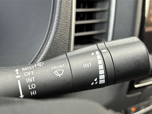 Used 2023 Nissan Frontier SV image 39