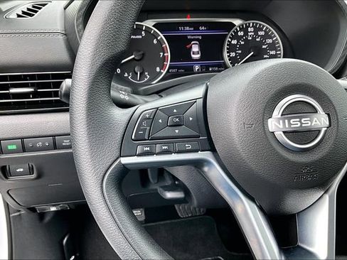 Used 2025 Nissan Sentra SV image 11