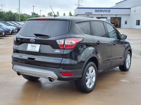 Used 2017 Ford Escape SE FWD image 4
