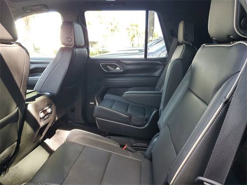 Used 2022 GMC Yukon SLT w/ SLT Premium Package image 10