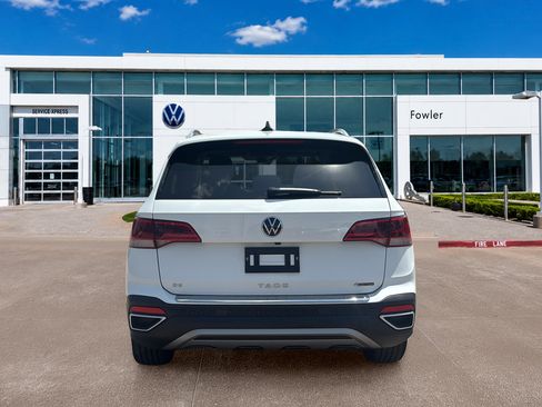 Used 2023 Volkswagen Taos SE w/ Panoramic Sunroof Package AWD/4WD image 6