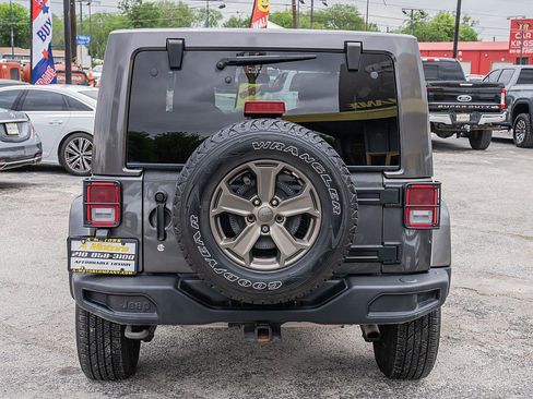 Used 2018 Jeep Wrangler Unlimited Sport AWD/4WD image 6