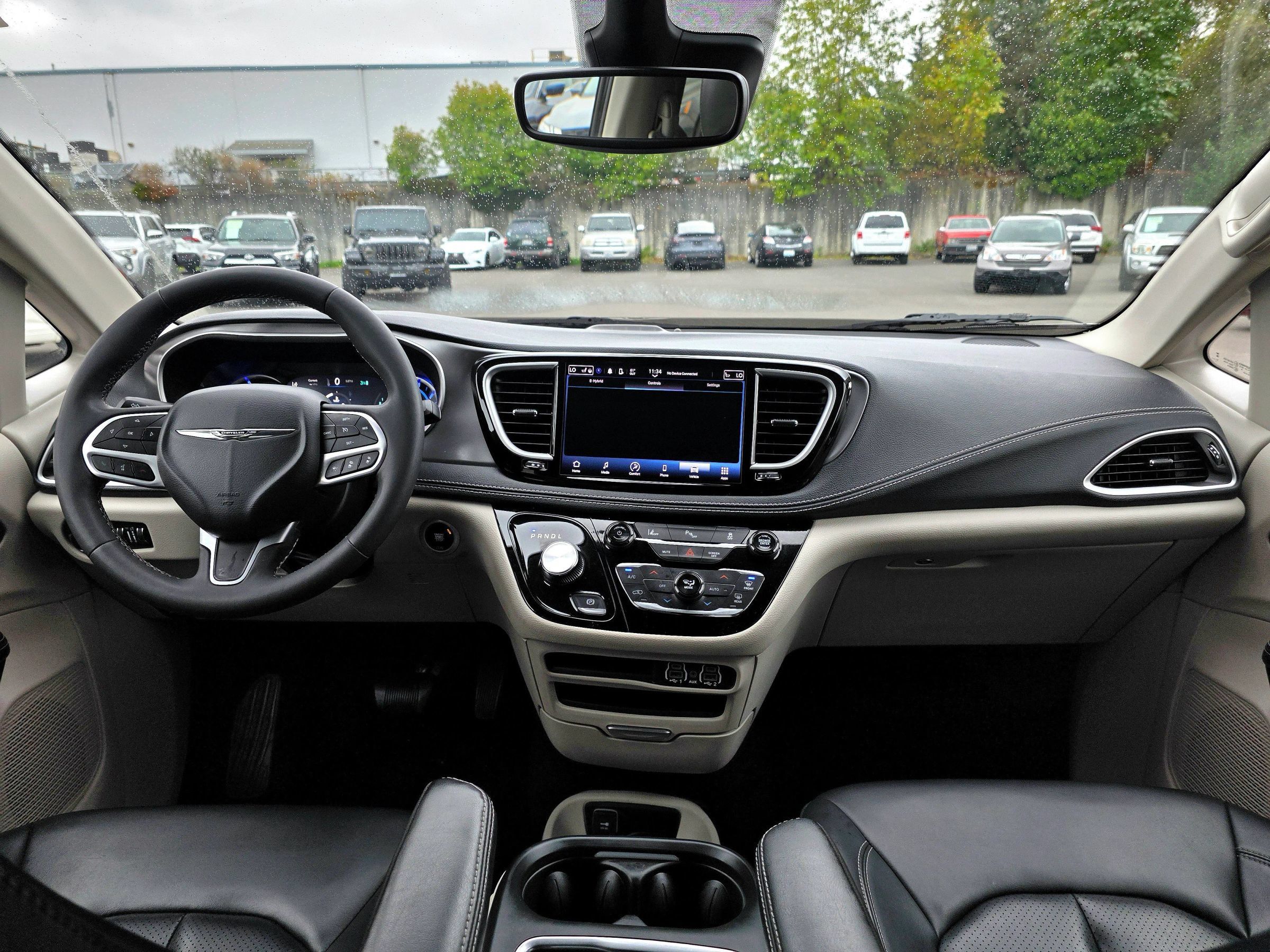 Used 2023 Chrysler Pacifica Touring-L FWD image 19