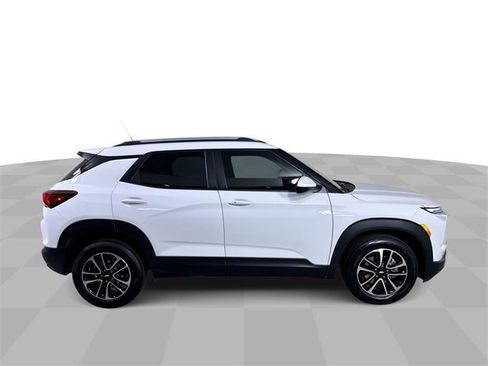 Used 2024 Chevrolet TrailBlazer LT w/ Driver Confidence Package image 9