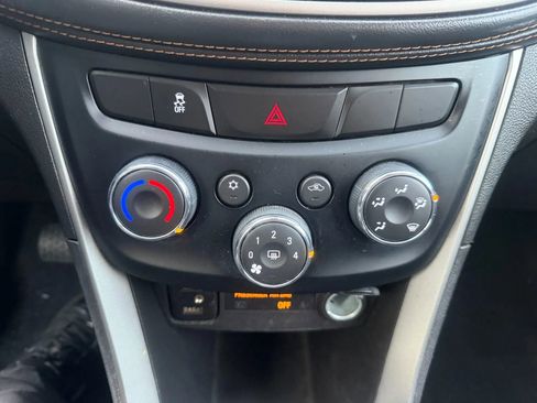 Used 2019 Chevrolet Trax LT w/ Driver Confidence Package AWD/4WD image 25