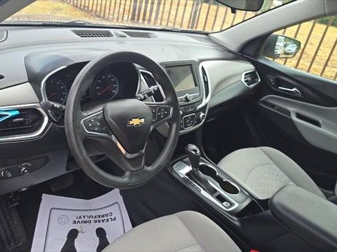 Used 2019 Chevrolet Equinox LS w/ LS Convenience Package FWD image 9