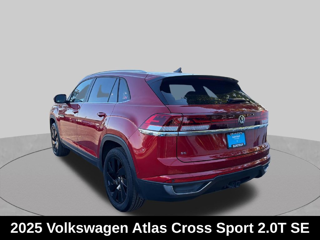 Used 2025 Volkswagen Atlas Cross Sport SE w/ Panoramic Sunroof Package FWD image 3