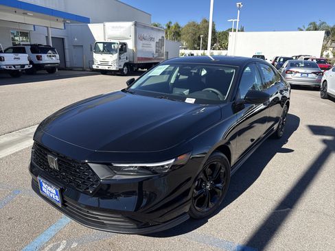 New 2025 Honda Accord SE image 1