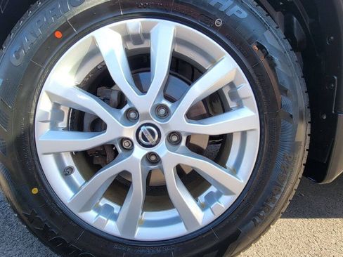 Used 2017 Nissan Rogue SV w/ SV Premium Package AWD/4WD image 30