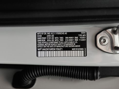 Certified 2024 Porsche Cayenne AWD/4WD image 42
