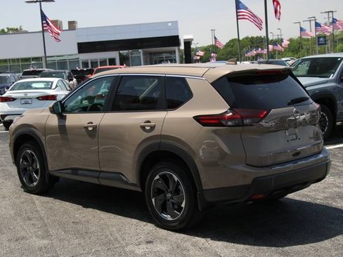Used 2024 Nissan Rogue SV AWD/4WD image 3