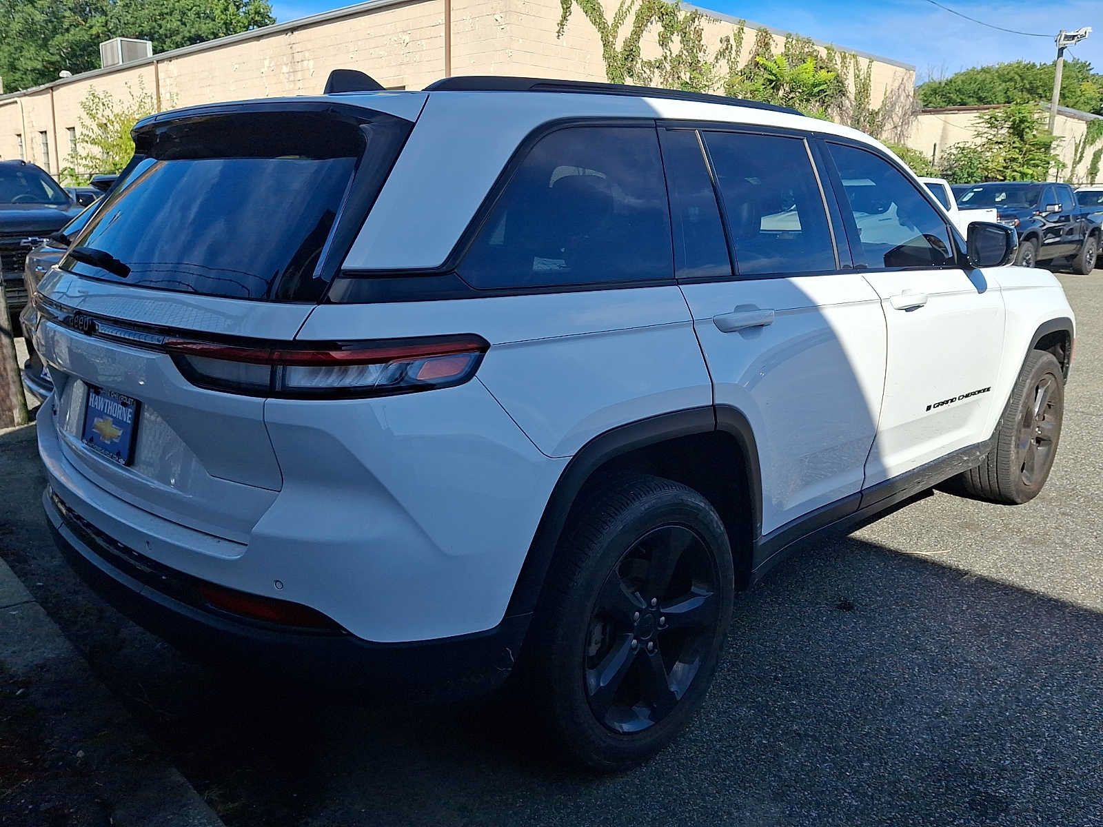 Used 2024 Jeep Grand Cherokee Altitude AWD/4WD image 3