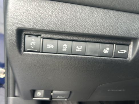 Used 2023 Toyota Venza Limited AWD/4WD image 9