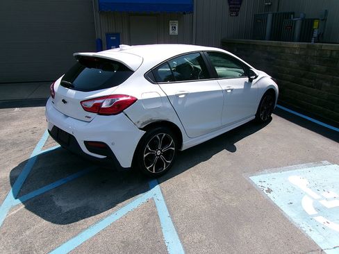 Used 2019 Chevrolet Cruze LT w/ Convenience Package image 1