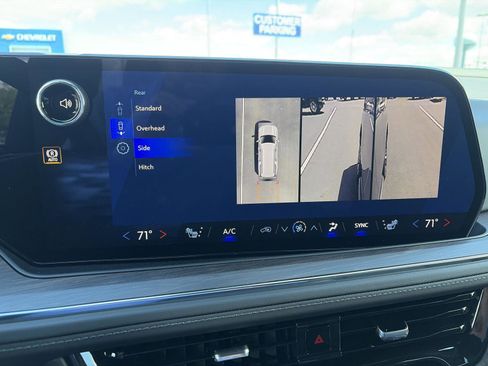 New 2026 Chevrolet Suburban LT w/ Comfort Package AWD/4WD image 32
