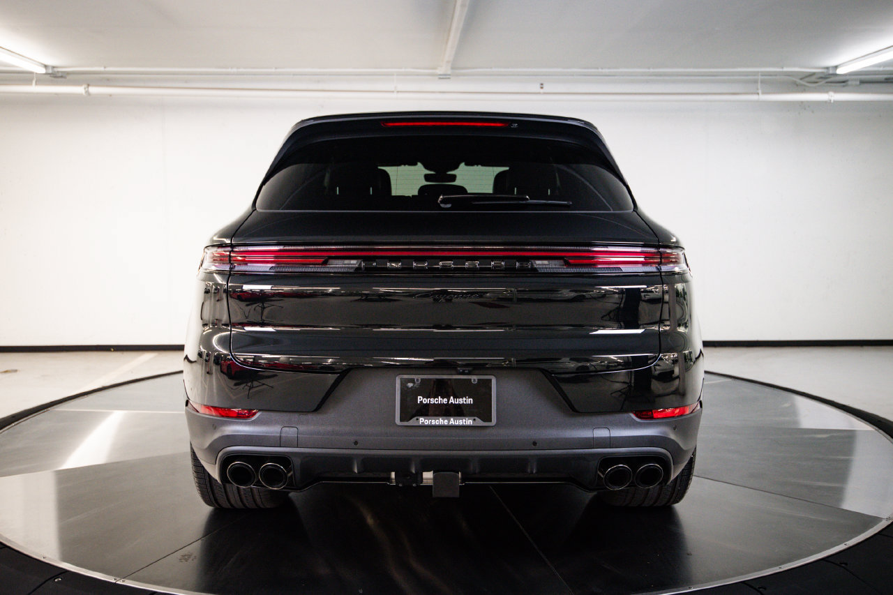 Certified 2026 Porsche Cayenne AWD/4WD image 6