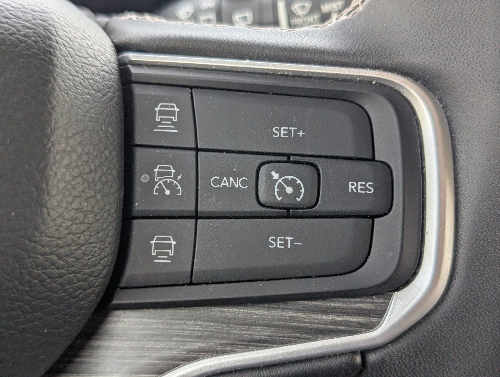 Used 2024 Jeep Wagoneer L Series II w/ Flexible Seating Group RWD image 13