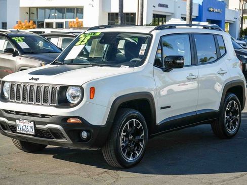 Used 2023 Jeep Renegade Latitude AWD/4WD image 3