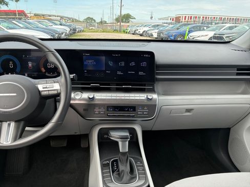 Used 2025 Hyundai Kona SEL FWD image 14