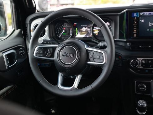 Used 2025 Jeep Wrangler Unlimited Sahara w/ Safety Group AWD/4WD image 26