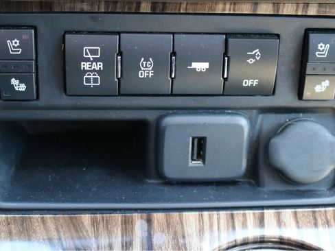 Used 2015 GMC Acadia Denali image 18