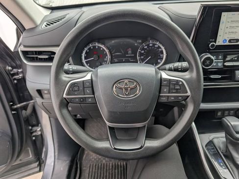 Used 2023 Toyota Highlander L AWD/4WD image 10