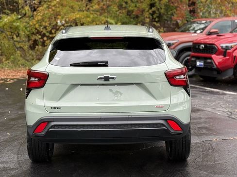 Used 2024 Chevrolet Trax RS w/ Sunroof Package image 6