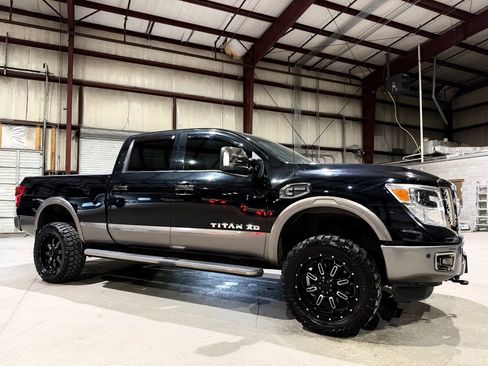 Used 2019 Nissan Titan Platinum Reserve w/ Platinum Utility Package image 3
