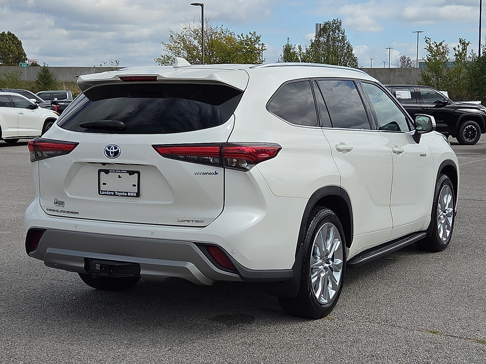 Used 2021 Toyota Highlander Limited FWD image 5