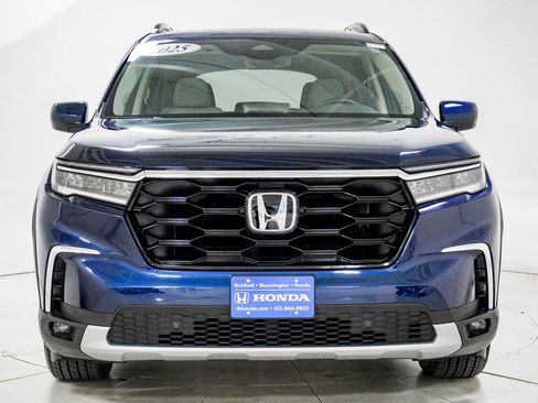 Certified 2025 Honda Pilot Touring image 15