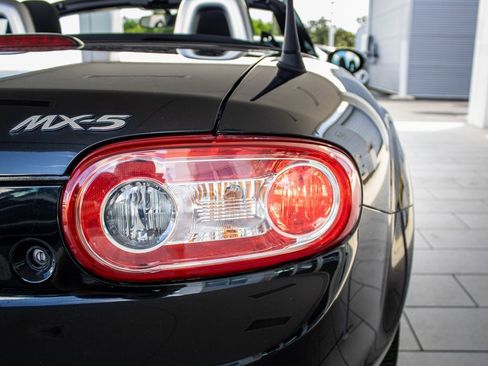 Used 2014 MAZDA MX-5 Miata Sport image 13