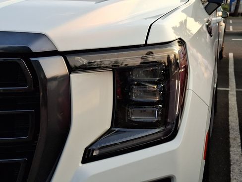 Used 2024 GMC Yukon AT4 w/ Technology Package AWD/4WD image 9