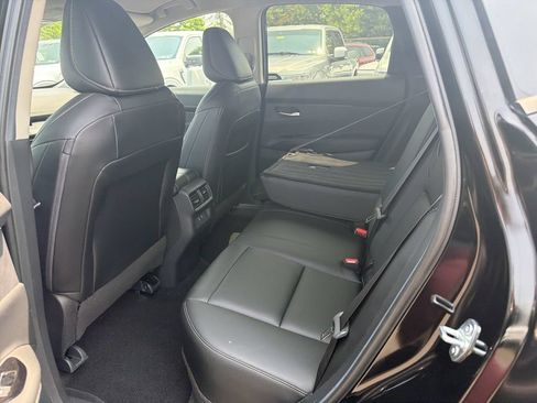 Used 2025 Nissan Murano SV AWD/4WD image 13