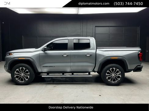 Used 2023 GMC Canyon Denali image 3