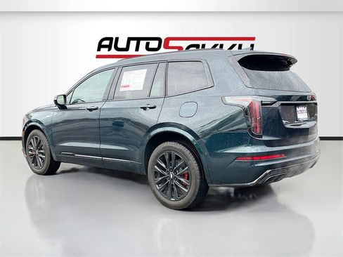 Used 2024 Cadillac XT6 Sport w/ LPO, ONYX Package image 5