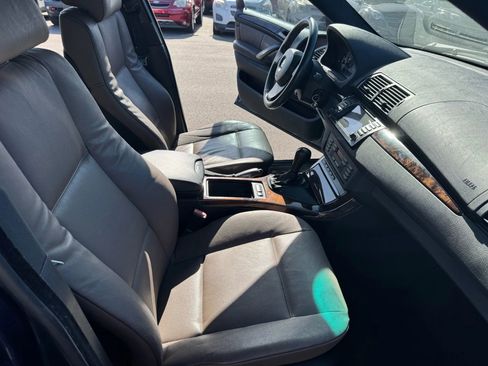 Used 2005 BMW X5 4.4i image 12