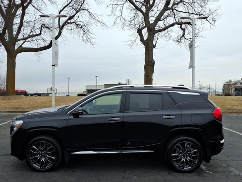 Used 2024 GMC Terrain Denali w/ Black Diamond Edition image 4