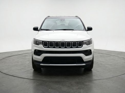 Used 2025 Jeep Compass Limited AWD/4WD image 2