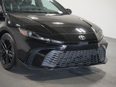 Certified 2025 Toyota Camry SE image 4