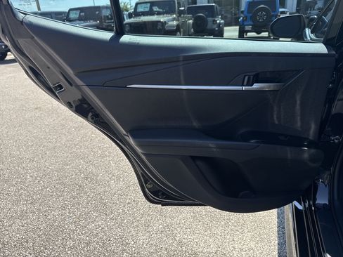 Used 2025 Toyota Camry SE w/ Convenience Package FWD image 13