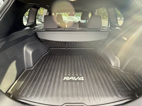 Used 2023 Toyota RAV4 SE image 38