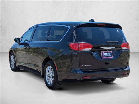 Used 2022 Chrysler Voyager LX FWD image 8