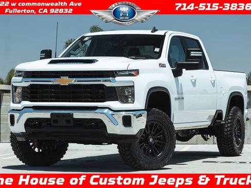 Used 2024 Chevrolet Silverado 2500 LT image 1
