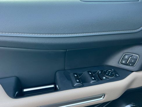 Used 2024 Ford Expedition Limited image 11