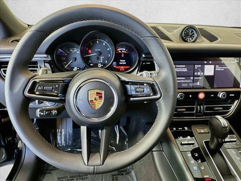 Used 2025 Porsche Macan AWD/4WD image 13